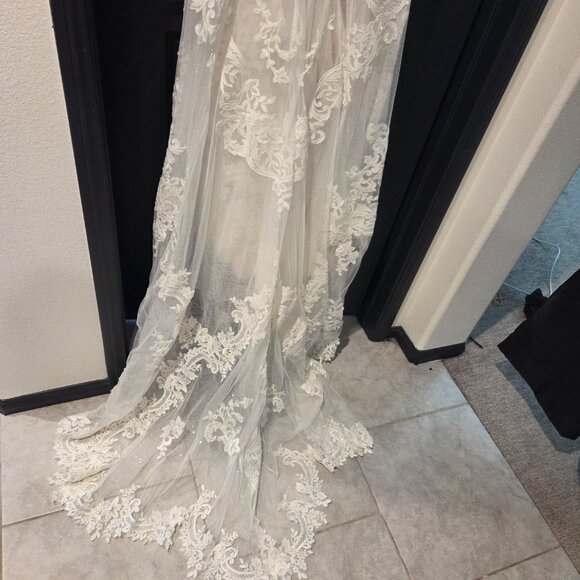 Maggie Sottero Wedding Dress - Picture 7 of 9